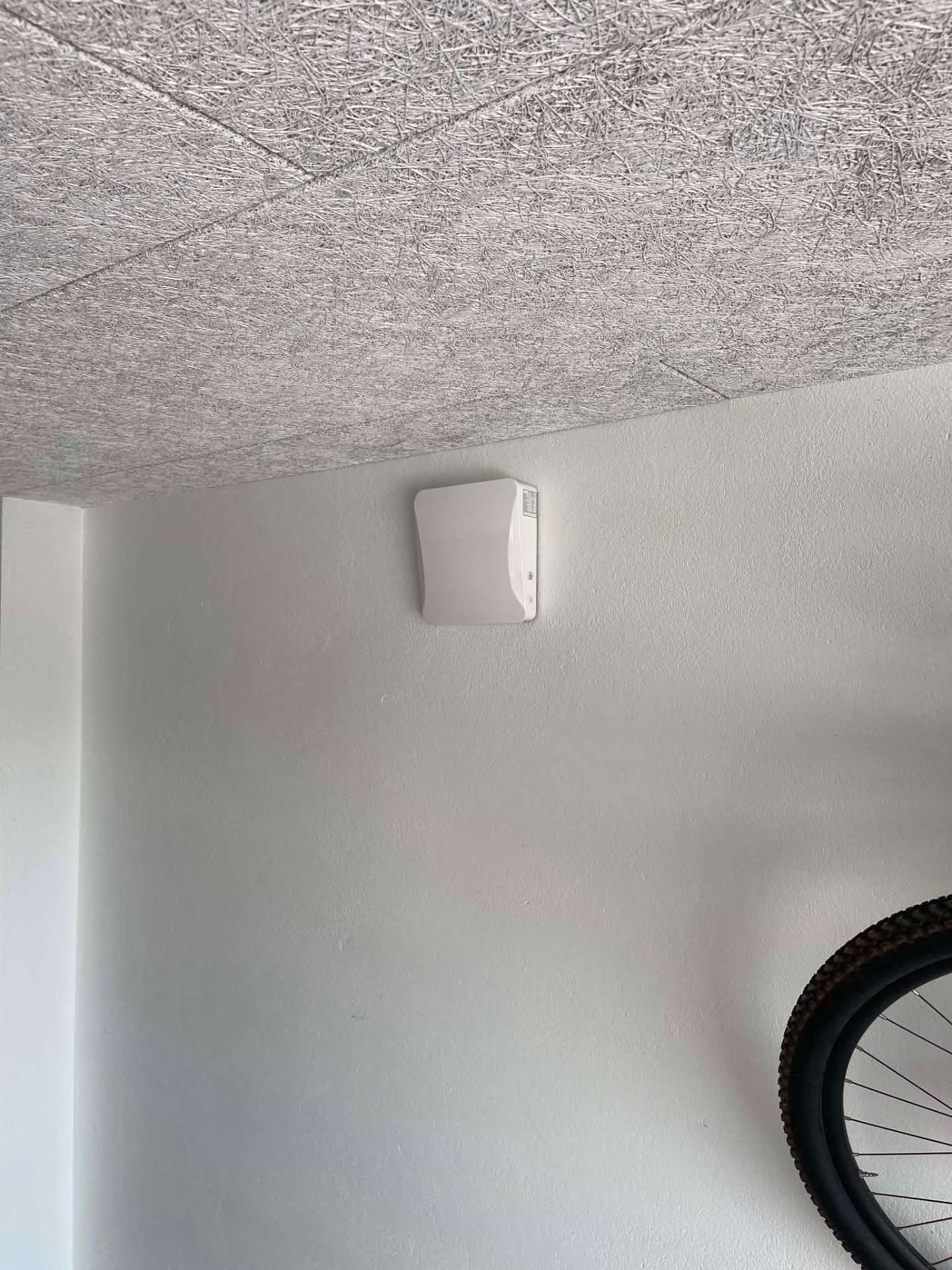 Climavex enhed monteret indenfor på væg